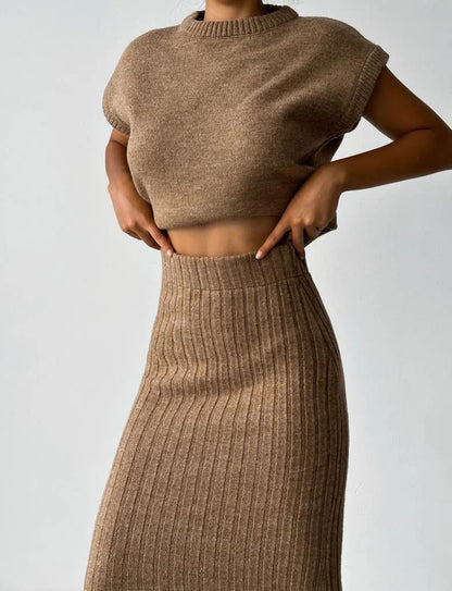 Ensemble Deux Pièces avec Gilet Sans Manches et Jupe Tricotée pour Femme | Idéal pour les Occasions Décontractées