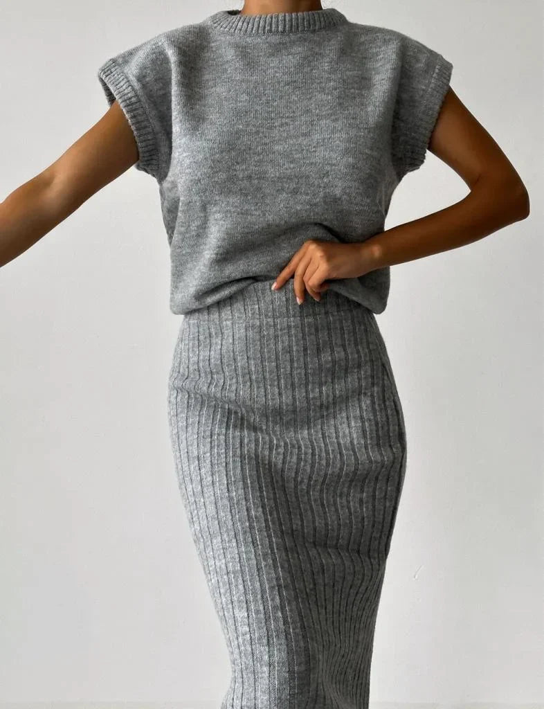 Ensemble Deux Pièces avec Gilet Sans Manches et Jupe Tricotée pour Femme | Idéal pour les Occasions Décontractées