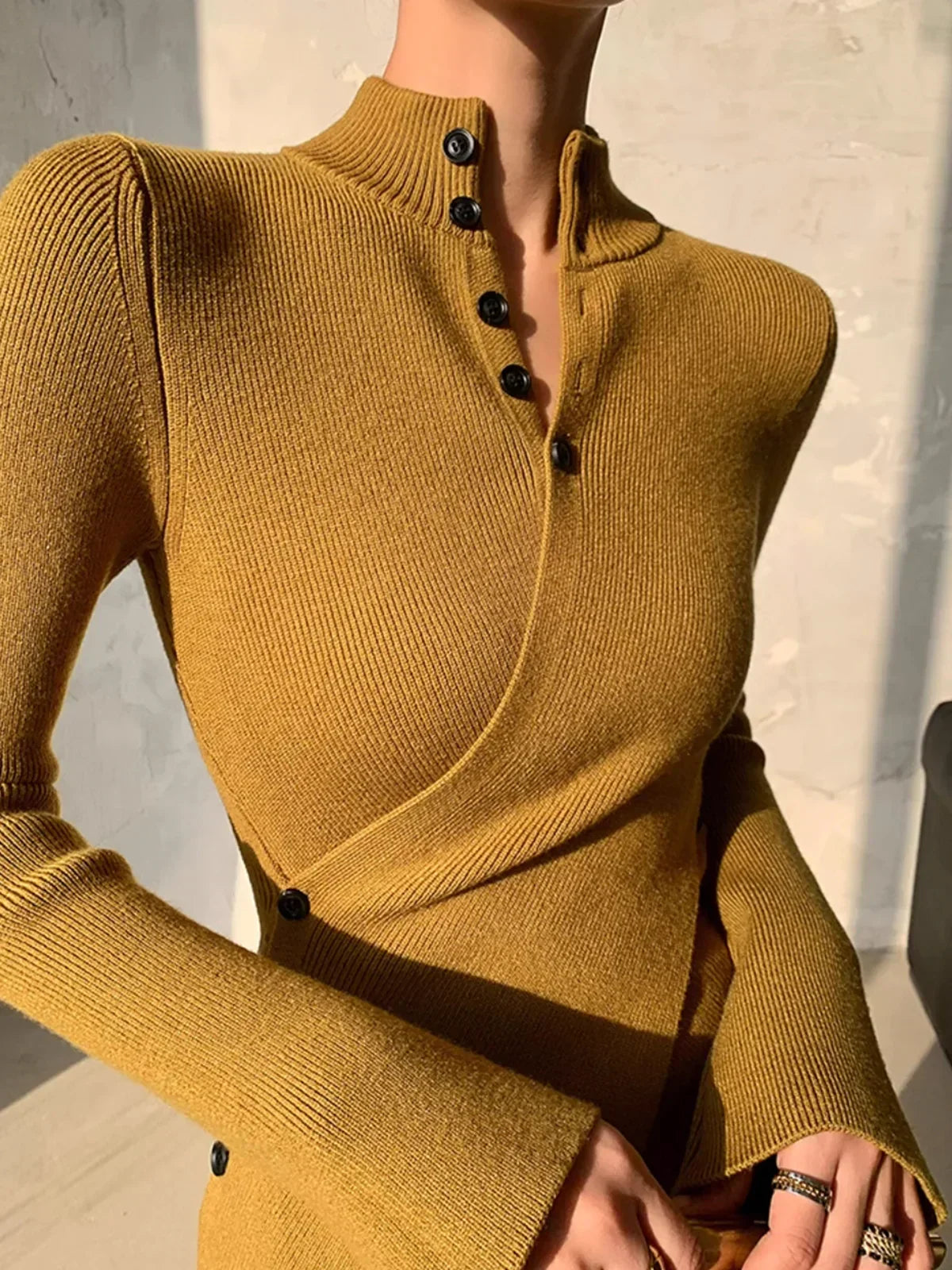 Pull à Design Asymétrique avec Boutons et Col Montant pour Femmes | Idéal pour Bureau et Sorties
