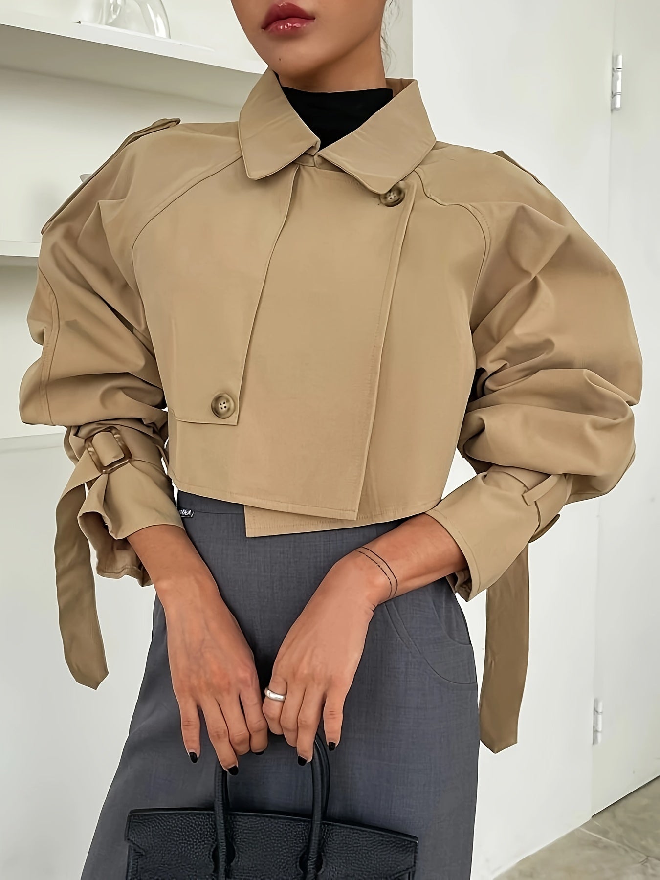 Trench-Coat Court avec Design Asymétrique pour Femme | Idéal pour le Printemps et l’Automne