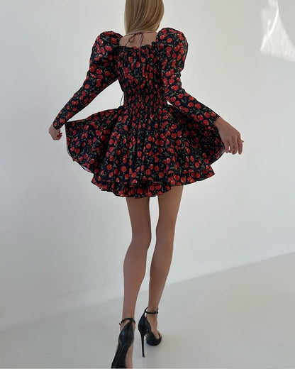 Robe Courte Avec Buste Smocké, Manches Bouffantes Et Imprimé Cerises Pour Femmes | Adaptée Aux Tenues Quotidiennes