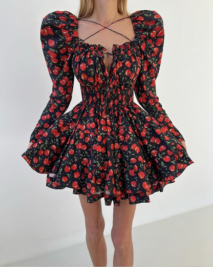 Robe Courte Avec Buste Smocké, Manches Bouffantes Et Imprimé Cerises Pour Femmes | Adaptée Aux Tenues Quotidiennes