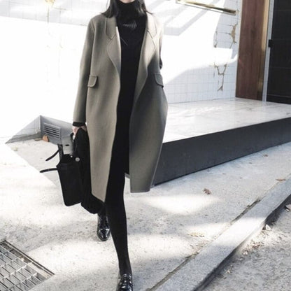 Manteau Urbain avec Revers Structurés et Poches Intégrées pour Femmes | Idéal pour Saison Froide