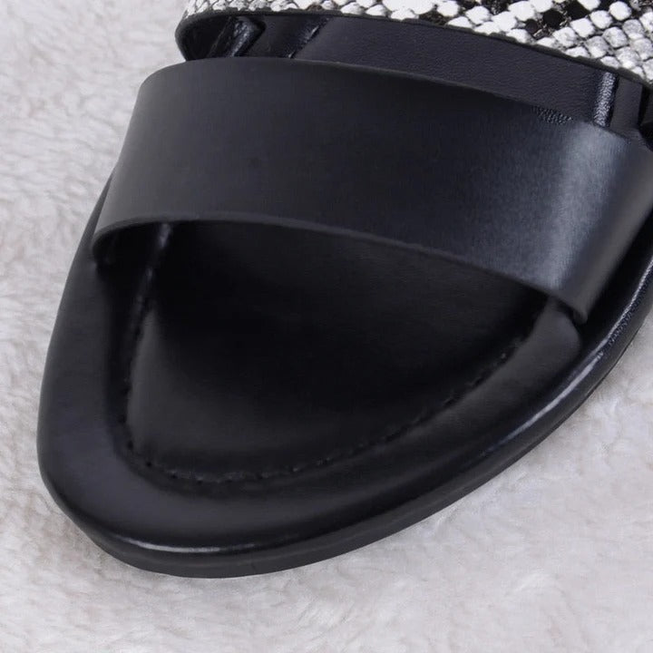 Sandales Plates Gladiateur À Motif Animal Avec Bride Boucle Pour Femmes | Idéal Pour Les Occasions Estivales
