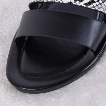 Sandales Plates Gladiateur À Motif Animal Avec Bride Boucle Pour Femmes | Idéal Pour Les Occasions Estivales