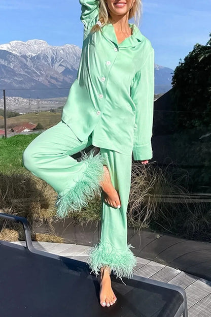 Ensemble Deux Pièces Uni avec Détails en Plumes et Col Rabattu pour Adulte | Idéal pour les Moments de Détente