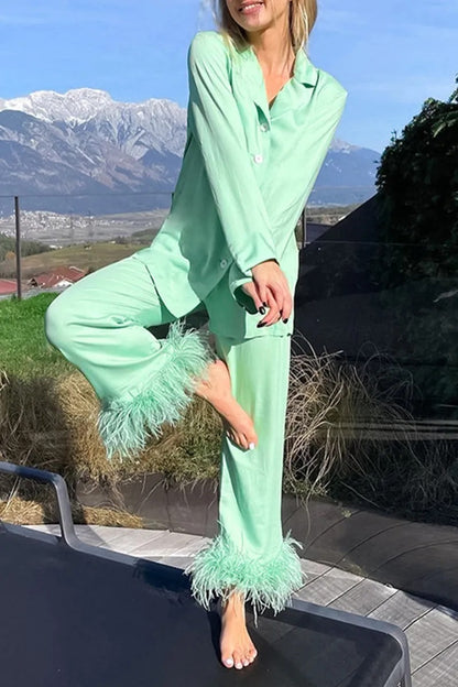 Ensemble Deux Pièces Uni avec Détails en Plumes et Col Rabattu pour Adulte | Idéal pour les Moments de Détente