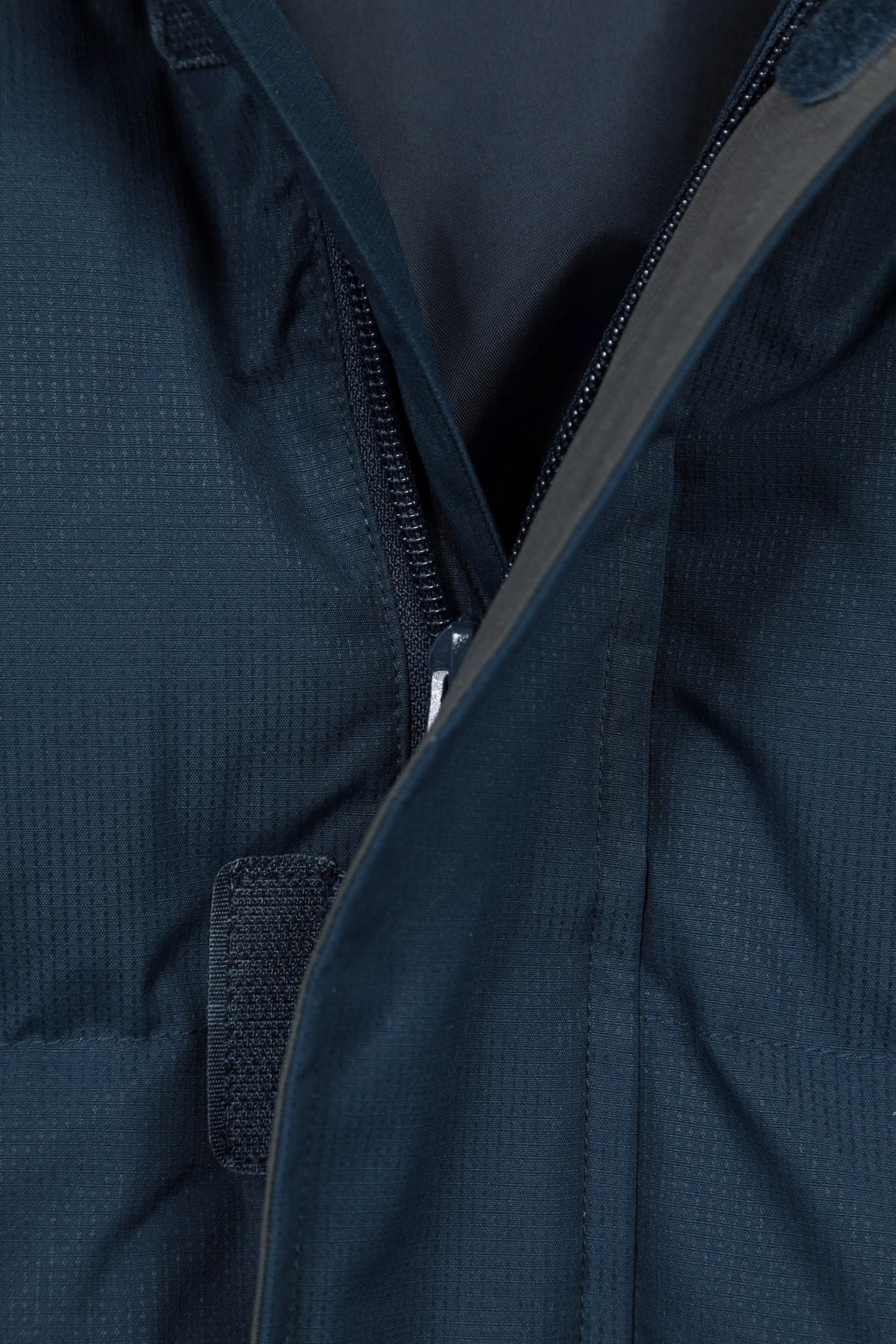 Veste Matelassée avec Capuche et Poches Zippées pour Homme | Idéale pour l’Hiver