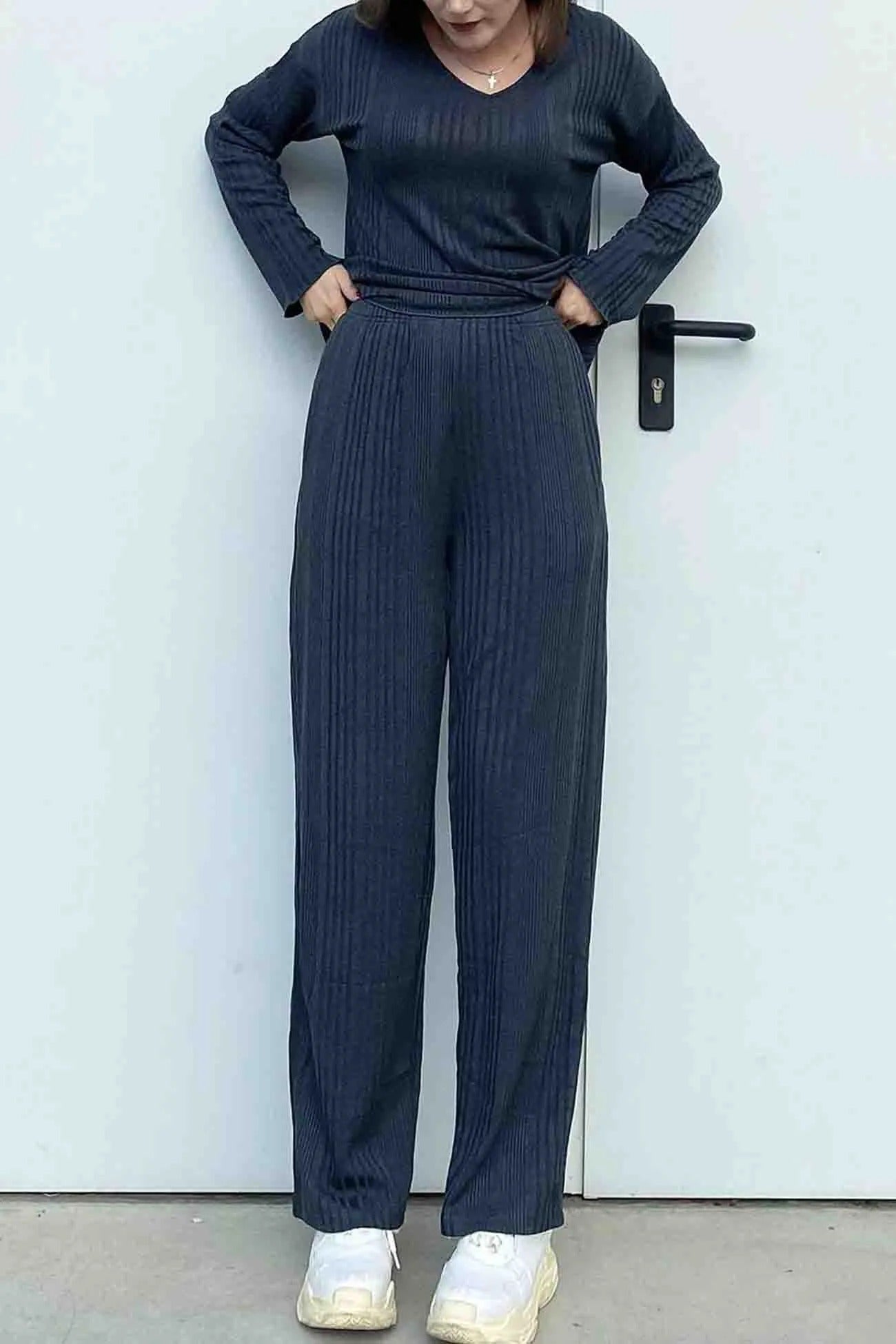 Ensemble Deux Pièces À Col En V avec Pantalon Long pour Femmes | Idéal pour Un Usage Quotidien