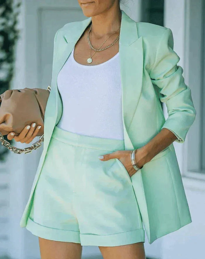 Ensemble Blazer et Shorts à Coupe Droite pour Femme | Idéal pour le Bureau et les Sorties