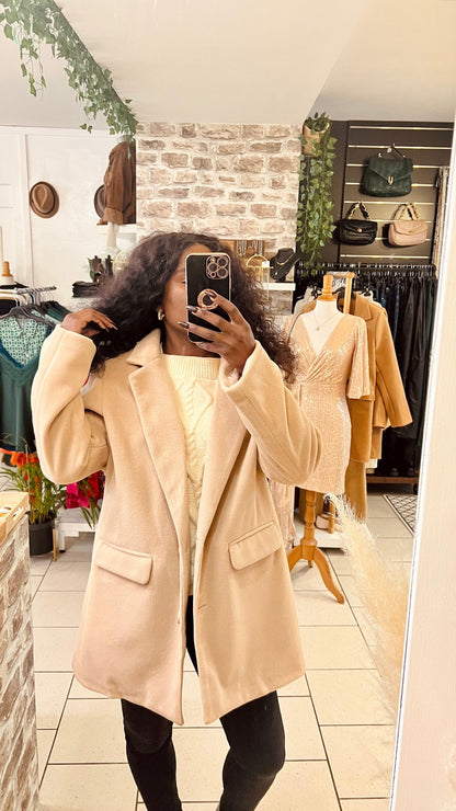 Manteau boutonné à revers crantés pour femmes
