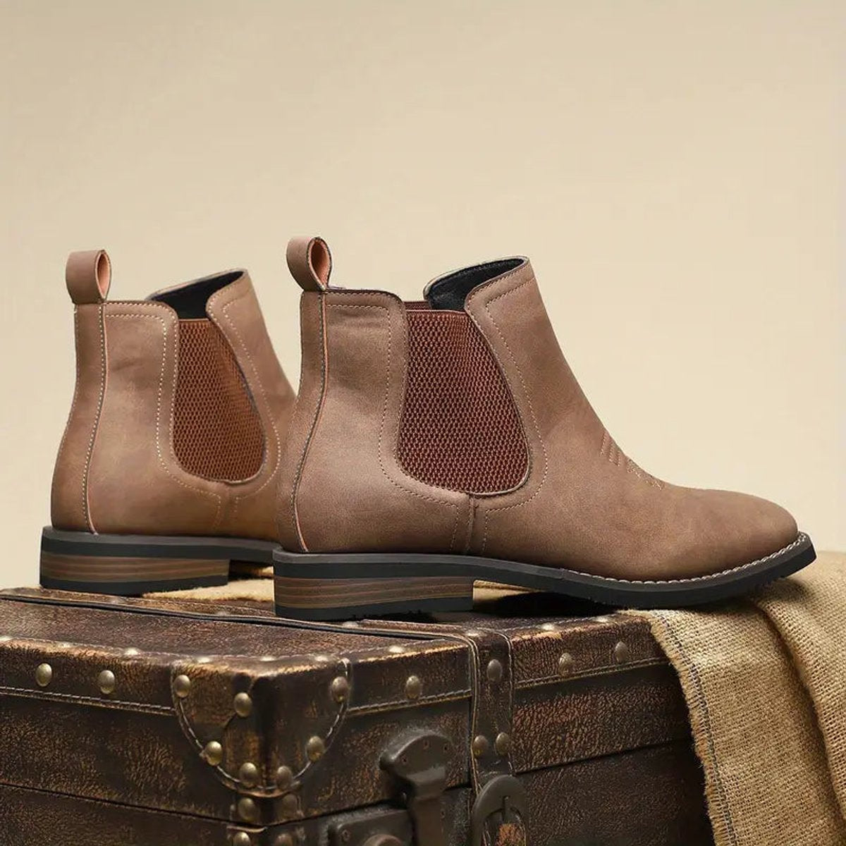 Chelsea boots avec surpiqûres d'inspiration western pour homme | idéal pour les sorties en ville