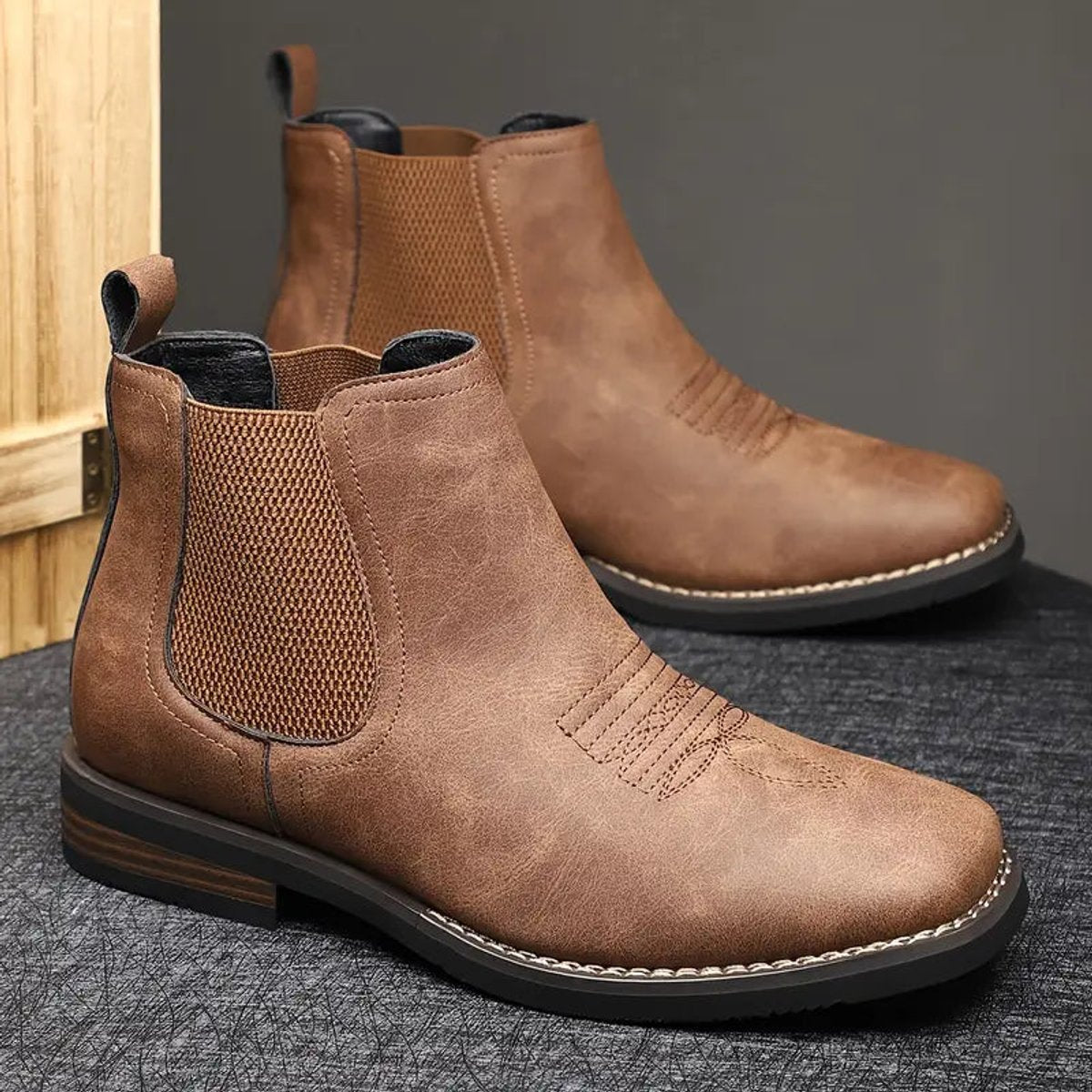 Chelsea boots avec surpiqûres d'inspiration western pour homme | idéal pour les sorties en ville