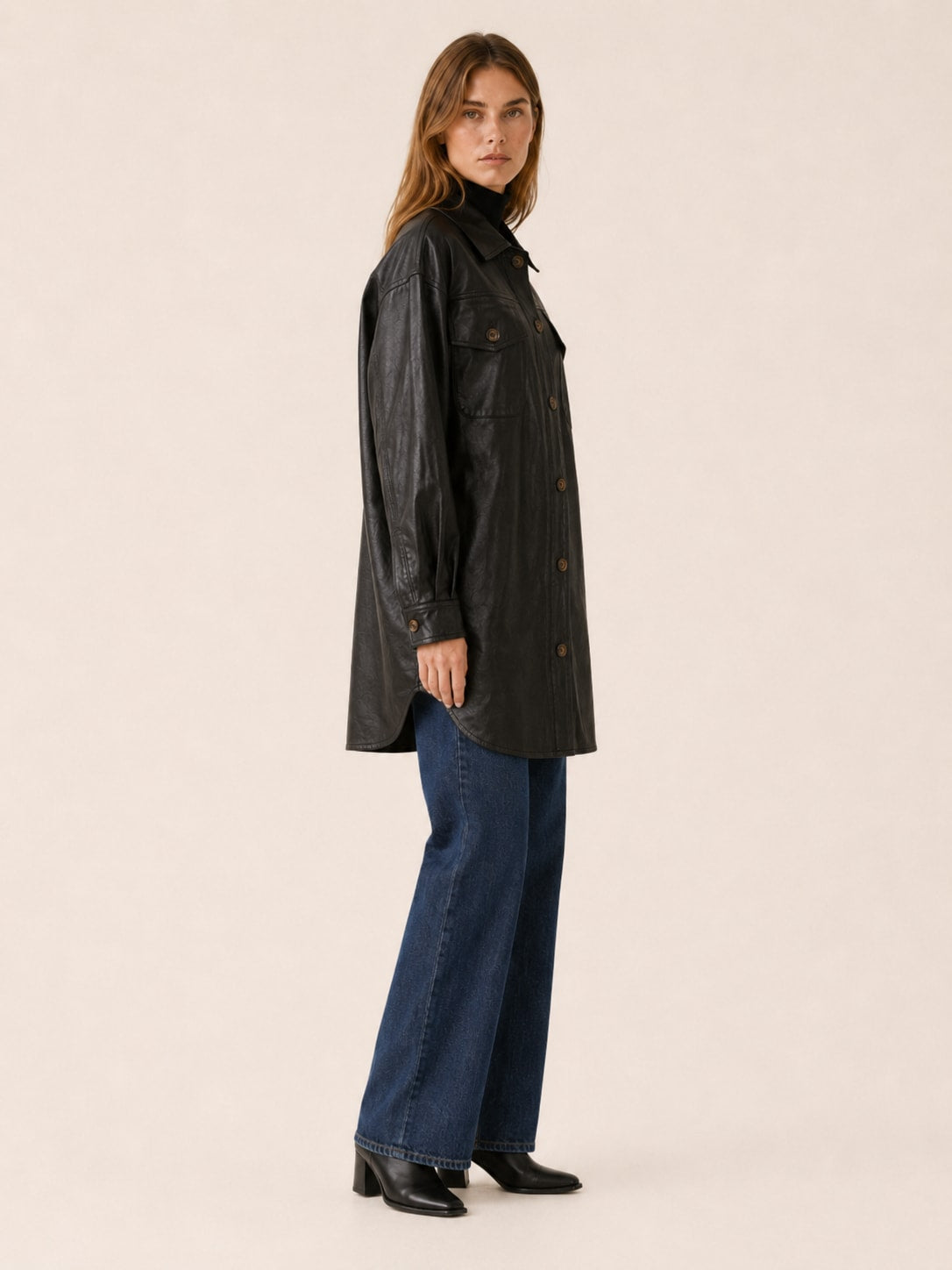 Veste chemise longue à col chemise et poches poitrine pour femme | Idéale pour l'automne