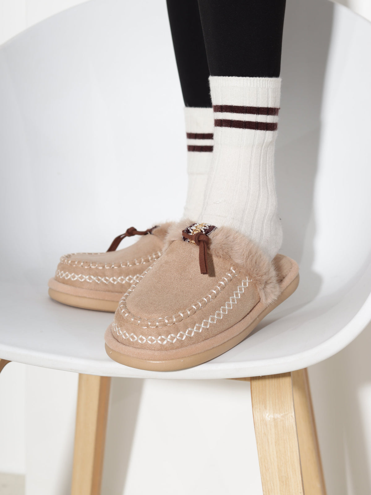 Mules à surpiqûres croisées pour femmes