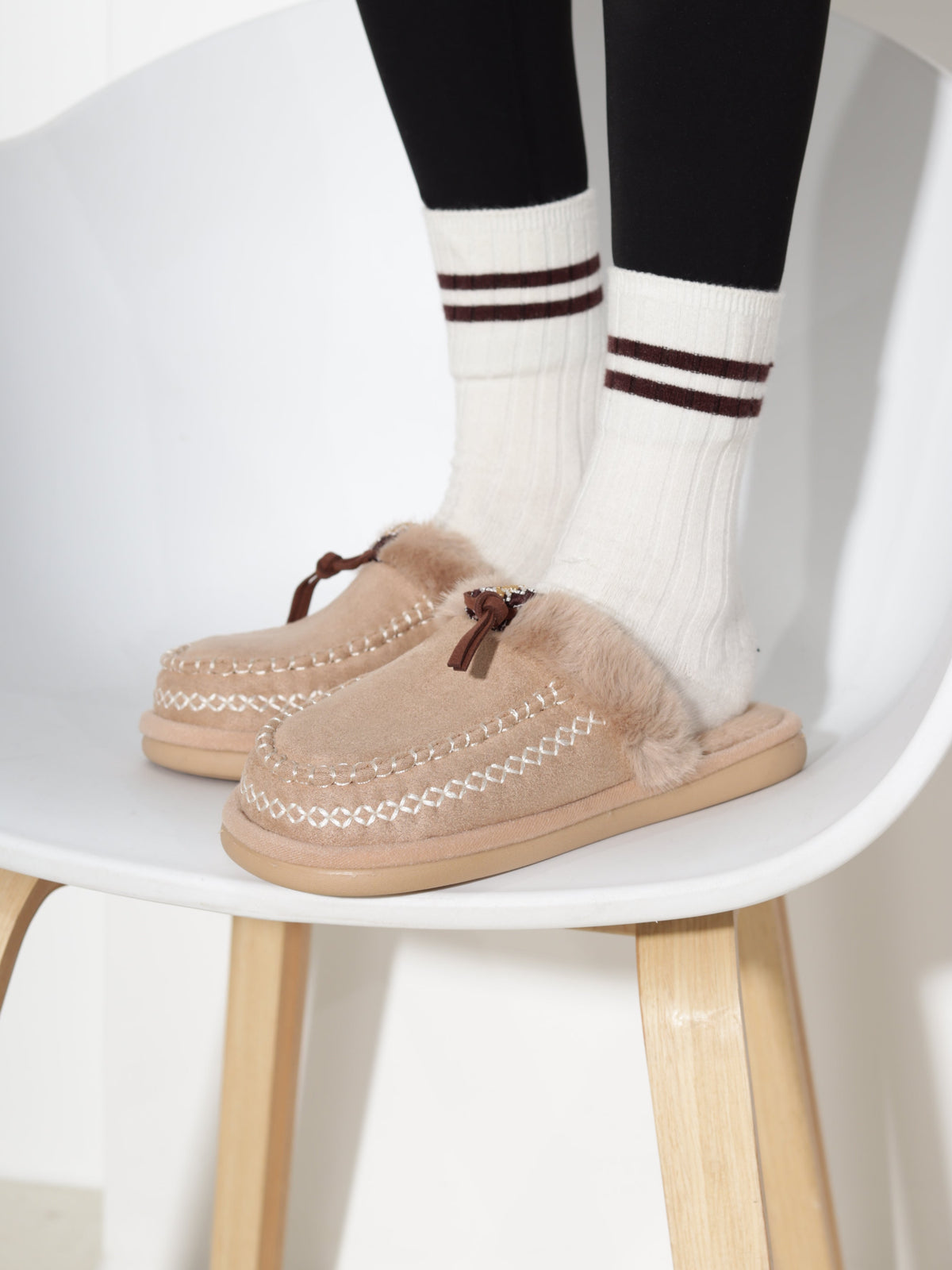 Mules à surpiqûres croisées pour femmes