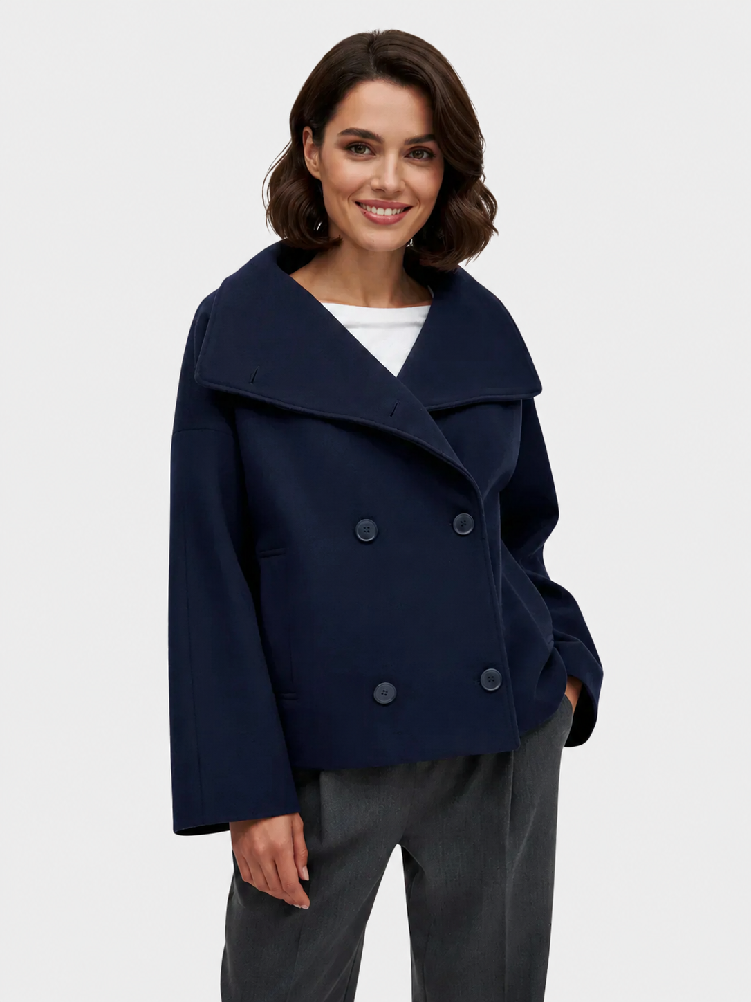 Manteau court à col rabattu et fermeture croisée pour femme | Idéal pour l’hiver