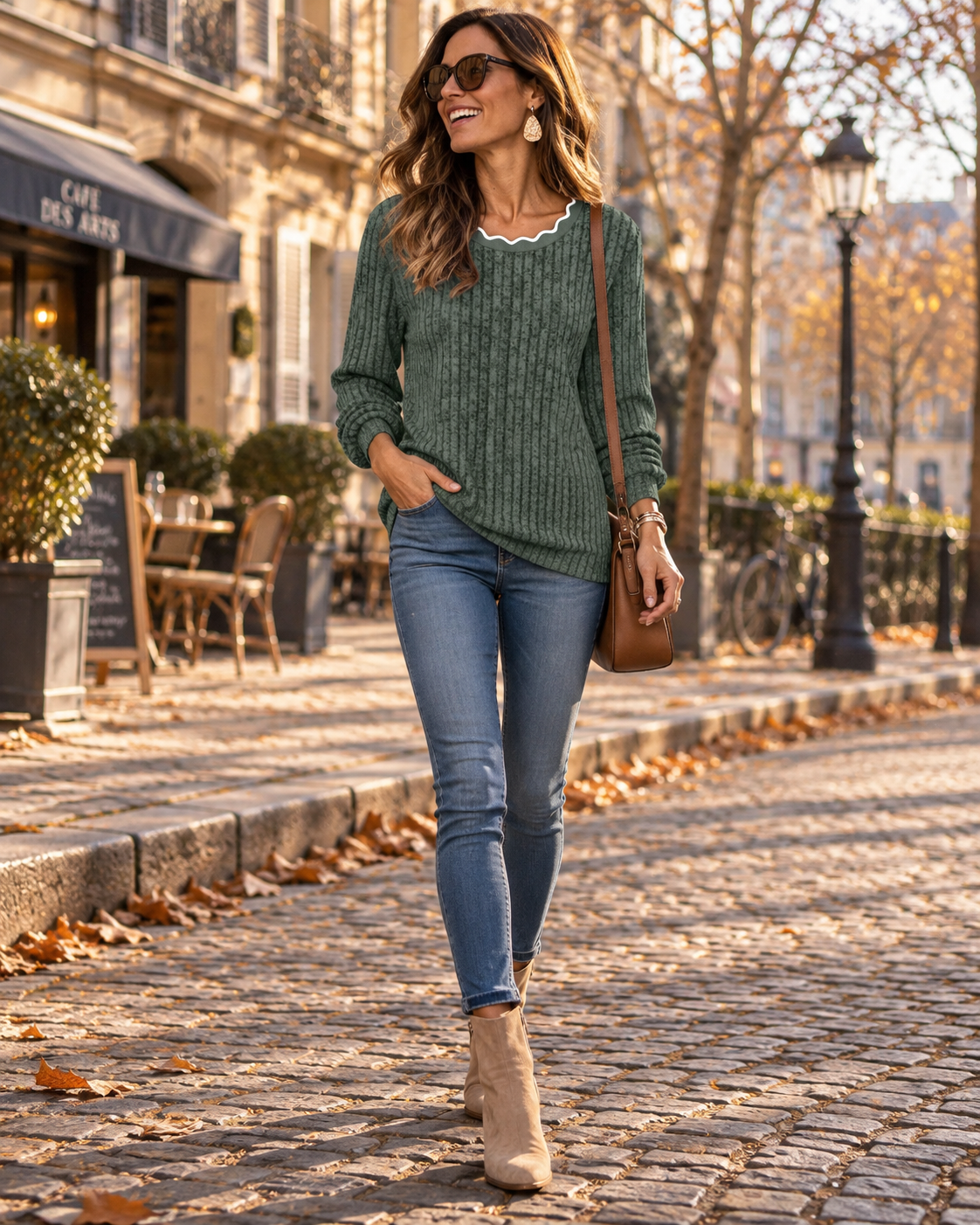 Pull à encolure festonnée pour femmes