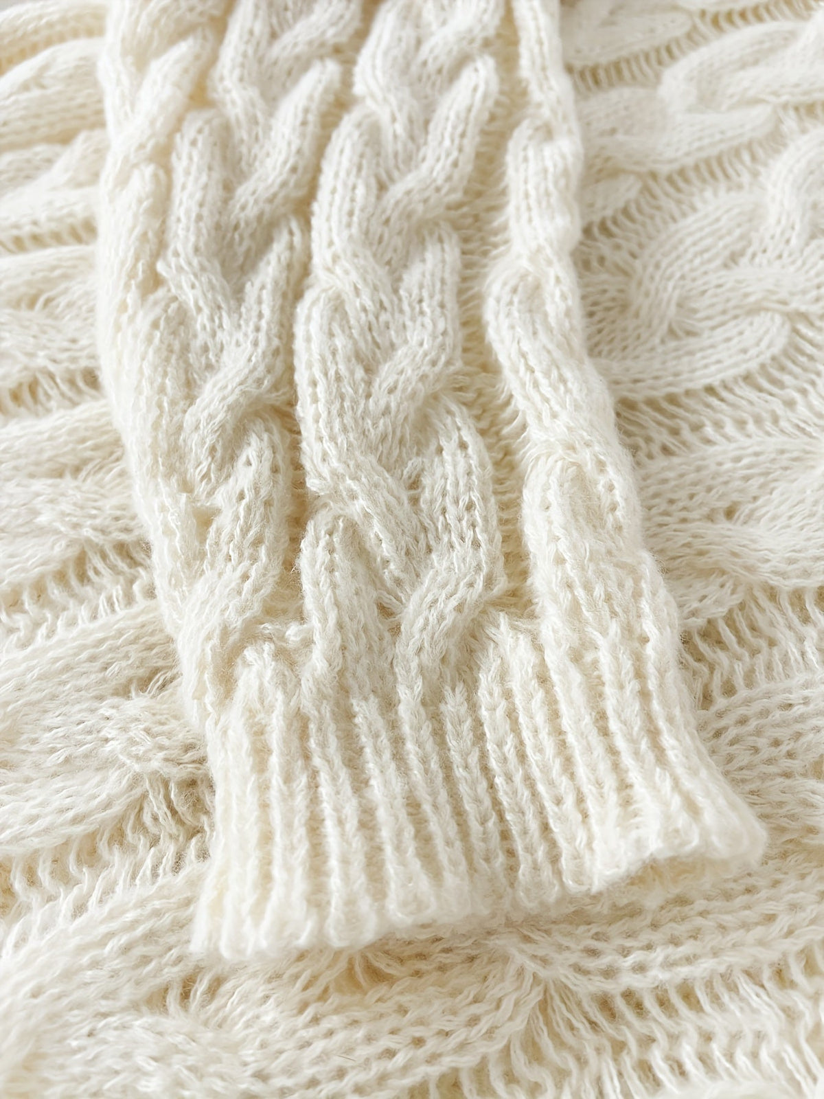 Pull à torsades et col V pour femmes