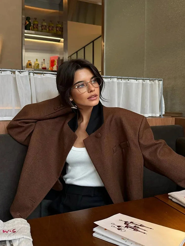 Veste courte à col noir pour femmes