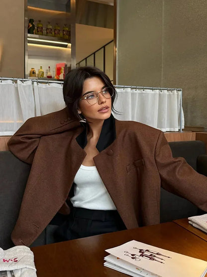 Veste courte à col noir pour femmes