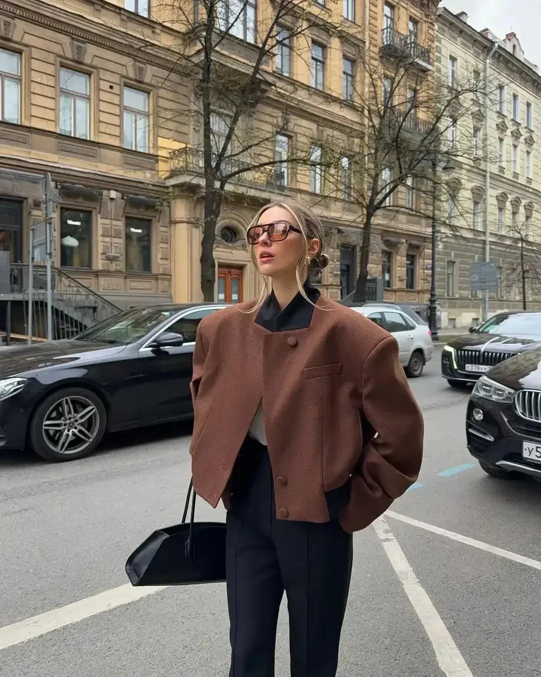 Veste courte à col noir pour femmes