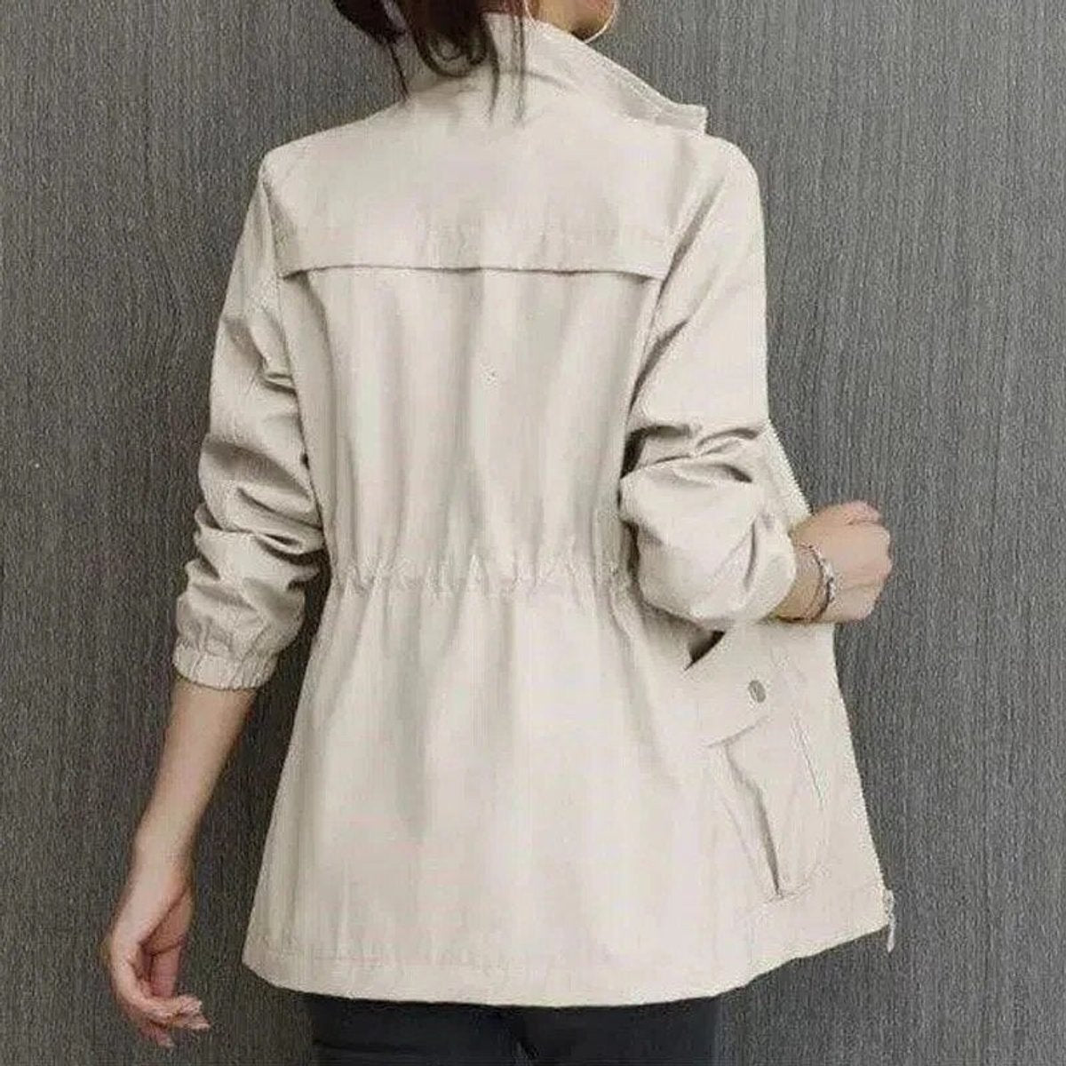 Veste à col montant et fermeture éclair avec poches à rabat pour femmes | Idéale pour l'automne et les sorties en ville
